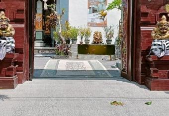 Risal Guest House has Balcony rooms