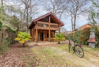 Chalet 143 dans domaine 4   toiles has Balcony rooms
