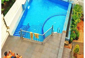 Dibs On Blue Vagator Hostel allows 18 year olds to book a room