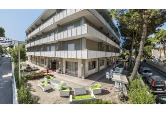 New Hotel Chiari has Balcony rooms