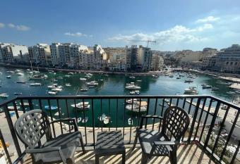 1 bedroom seaview apt St Julians apt5 allows 18 year olds to book a room