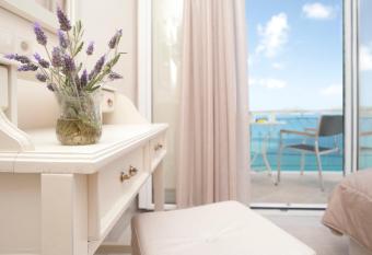 Tina s House has Balcony rooms