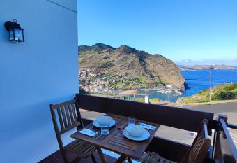 Machico Terrace has Balcony rooms