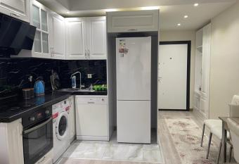 Goldist Residence has rooms with a private hot tub