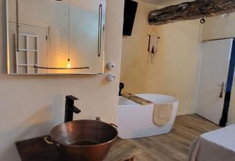 Chambre d h  tes Gard allows 18 year olds to book a room