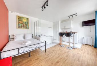 Studio les Tournesols has Balcony rooms