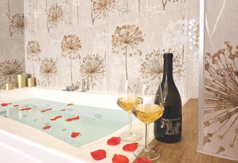 12 min da Venezia - Enide Luxury House has rooms with a private hot tub