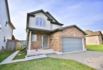 Beautiful Fallsview Home has Balcony rooms
