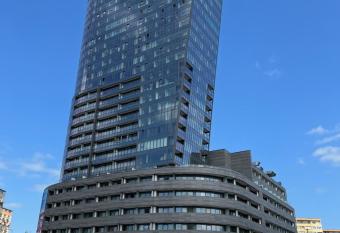 Vip Locum Hanza Szczecin has rooms with a private hot tub