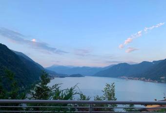 LEO APARTMENT has Balcony rooms