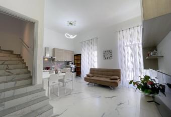 Palazzo degli Artigiani Appartamento in Centro allows 18 year olds to book a room