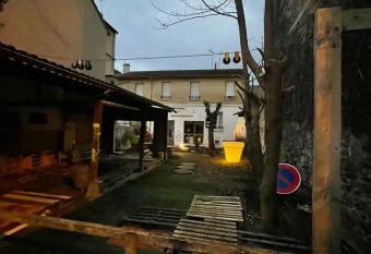 Immeuble Vichy avec Jardin has Balcony rooms
