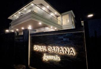 Royal Cabana - 6 BHK Luxury Villa by Royal Villa has rooms with a private hot tub
