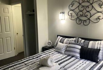 Cabin 22 The Little Farm has Balcony rooms