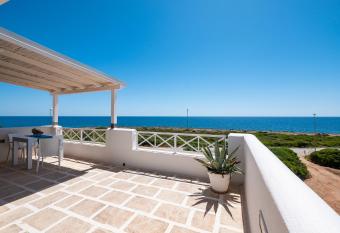 Residence Salento Fronte Mare has Balcony rooms