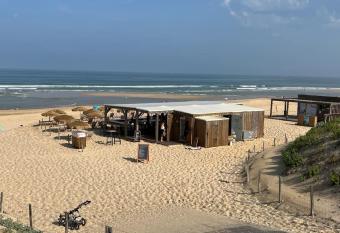 Maison au pied de la dune des Bourdaines has Balcony rooms