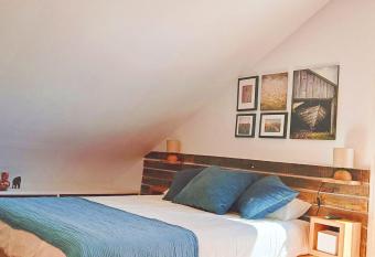 Hermosa Buhardilla! allows 18 year olds to book a room