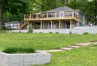 Paradise Cottage C2 has Balcony rooms
