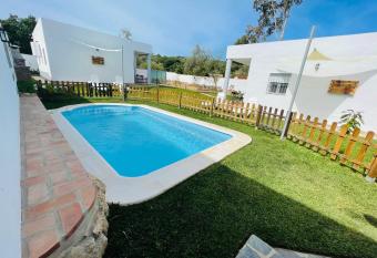 Casas La Almadraba allows 18 year olds to book a room