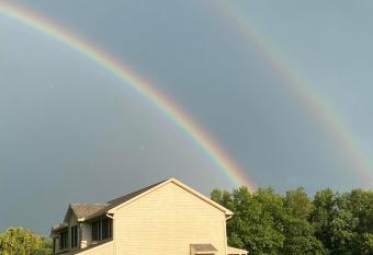 Paradise on Pinebrook has rooms with a private hot tub