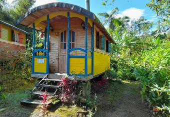 Hosteria La Roulotte - Mindo has Balcony rooms