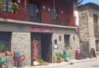 Albergue Camino y Leyenda allows 18 year olds to book a room