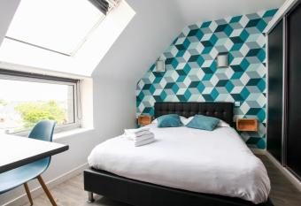 H  tel de Matignon allows 18 year olds to book a room