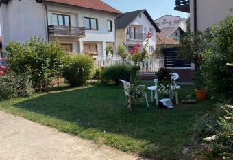 Privatna ku  a has Balcony rooms