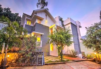 Dazzle Villa Resort has Balcony rooms