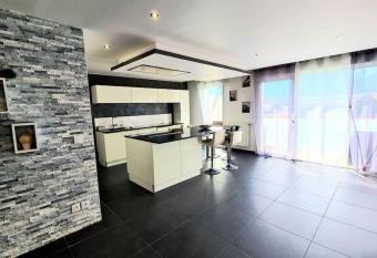 Grand appartement avec vue magnifique = Vercors has Balcony rooms