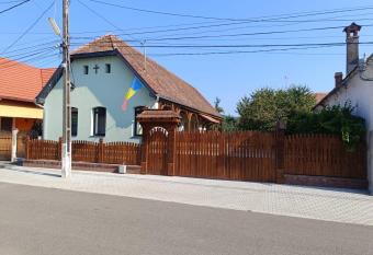 Casa cu prispa has Balcony rooms