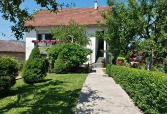 Guesthouse Pavli  i   has Balcony rooms