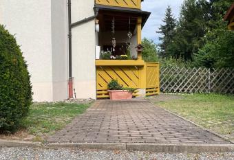 Ruhige Ferienwohnung Lutherstra  e has Balcony rooms