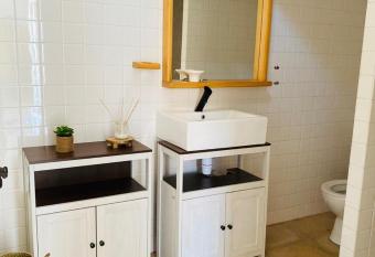 G  te E & M has Balcony rooms