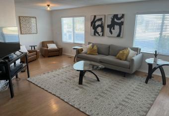 Beautiful remodeled Golf & Tennis 55+ (5-6 Months stay (Oct-Apr)) allows 18 year olds to book a room