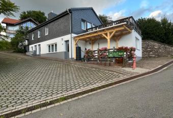 Ferienwohnung an der Thyrah  he allows 18 year olds to book a room