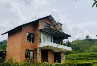 Refugio de Monta  a tipo Chalet has Balcony rooms