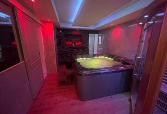 Evasion spa allows 18 year olds to book a room