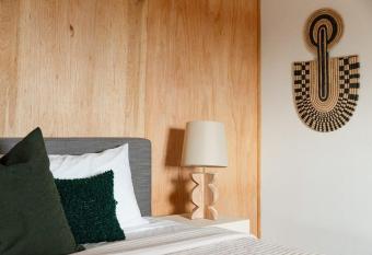 Harmony Tea House on El Dorado has rooms with a private hot tub