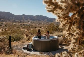 Shelter 1- A Classic- At Joshua Tree Park Entrance has rooms with a private hot tub