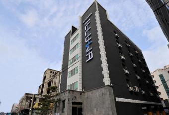 Incheon Illuwa Hotel allows 18 year olds to book a room