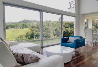 Lujosa casa de campo con jacuzzi. has rooms with a private hot tub