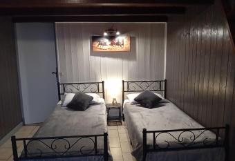 Le H de SERNHAC has Balcony rooms