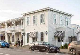 Altitude Studio Apartment has Balcony rooms