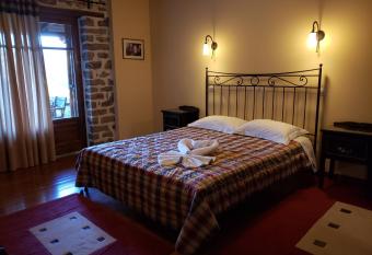 Dryades Guesthouse has Balcony rooms