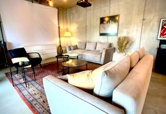 WATERFRONT - Urbane Eleganz am Bachufer has Balcony rooms