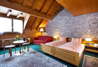 Hotel guter Hirte allows 18 year olds to book a room