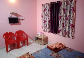 OYO Laxmi Cottage allows 18 year olds to book a room