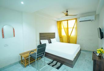 SS Palace allows 18 year olds to book a room