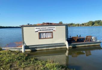 NomaDBoaT has Balcony rooms